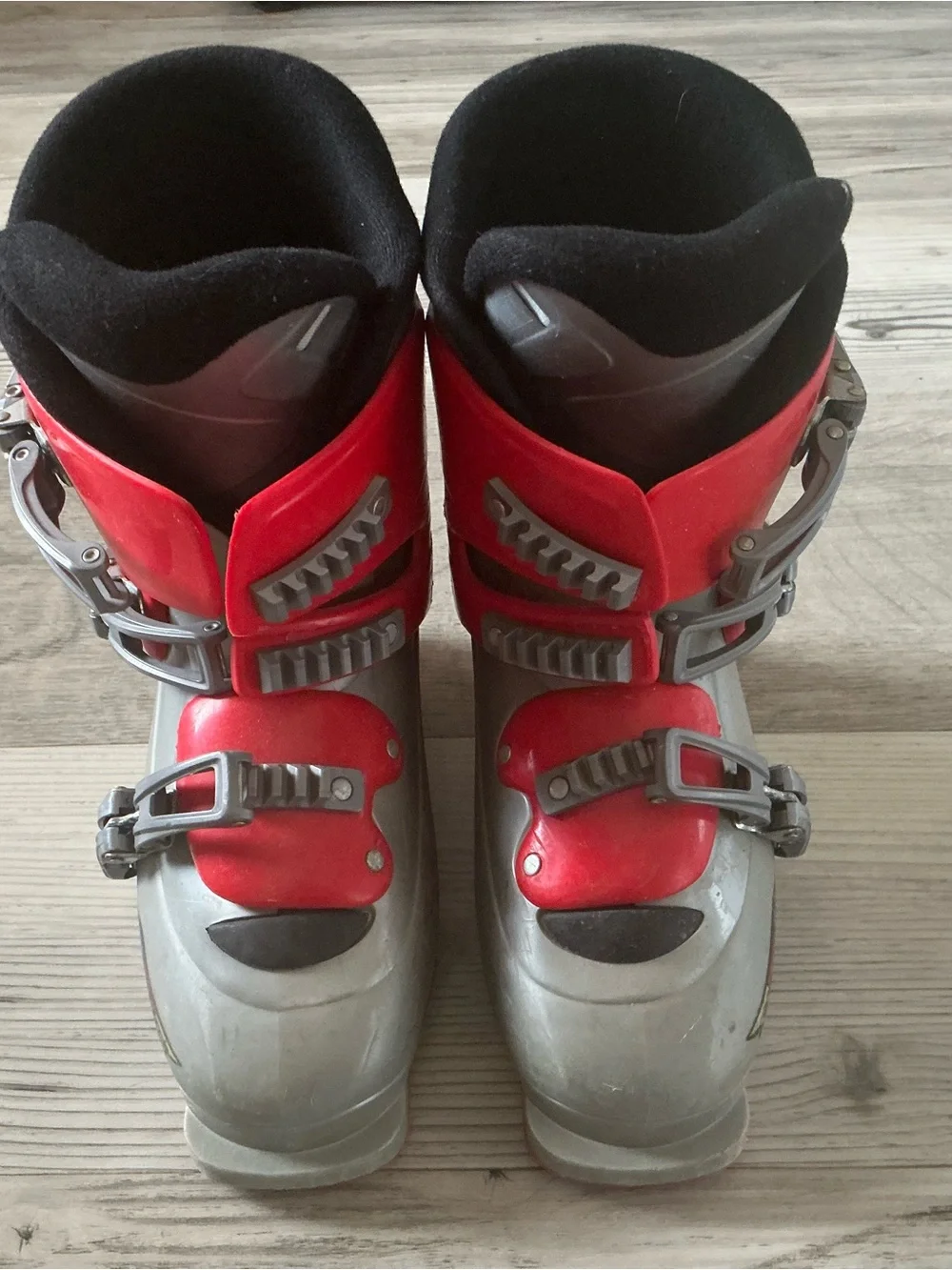 Salomon T3 children kids Red and Silver Alpine Ski Boot size 23
